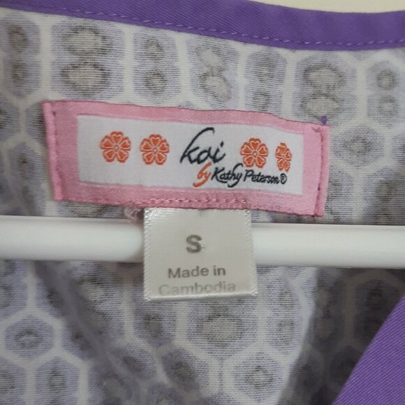 Koi Scrub Top Size Small Purple Geometric Print Pockets Drawstring Waist Pockets - Picture 3 of 4